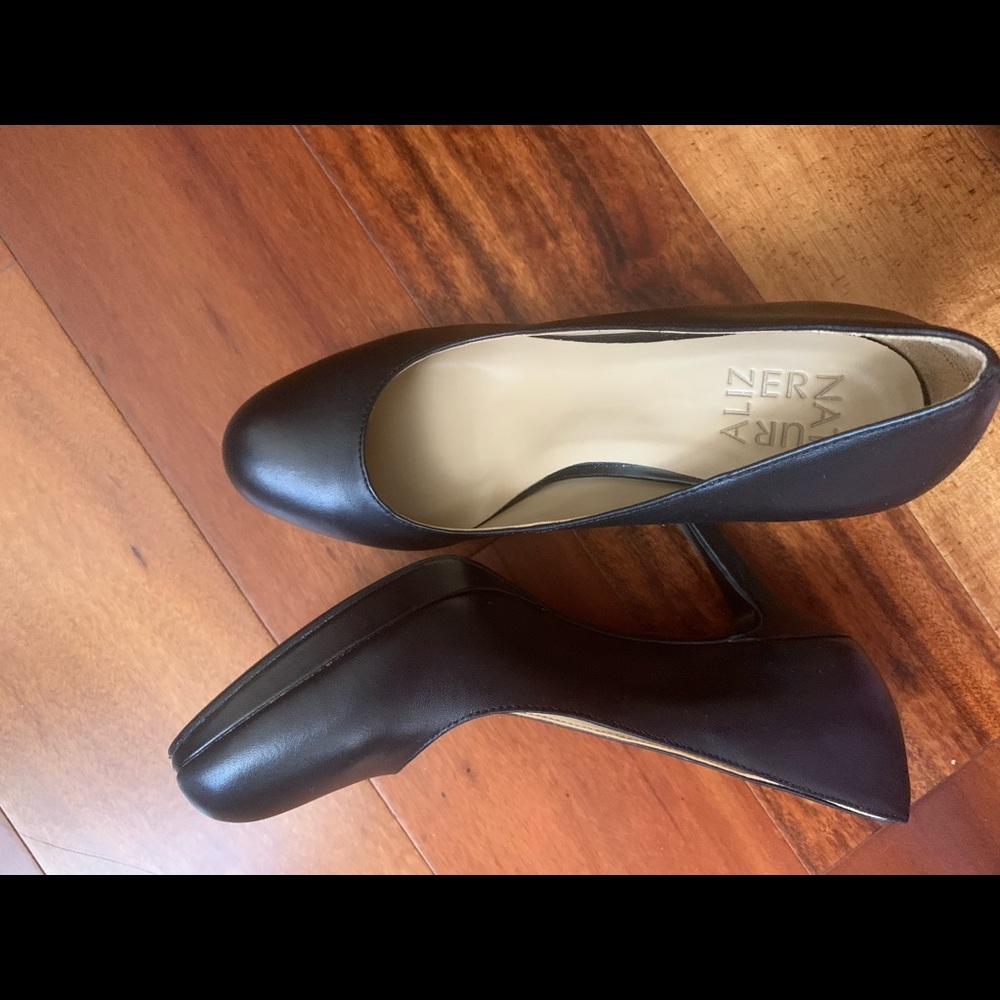 Black Naturalizer almond shape close shoes